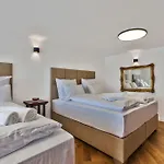 Brezno Central Apartments דירה