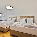 Brezno Central Apartments * 布雷兹诺