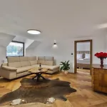公寓 Brezno Central Apartments *