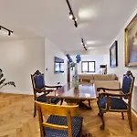 Brezno Central Apartments *