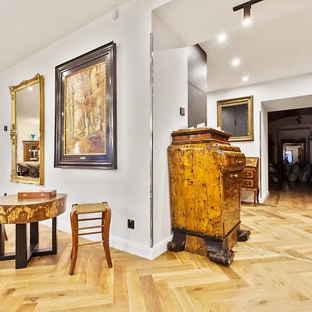 Brezno Central Apartments شقة *