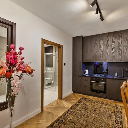 شقة Brezno Central Apartments