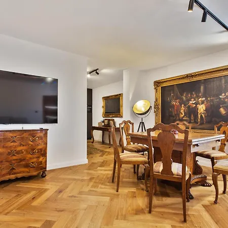 Brezno Central Apartments شقة *