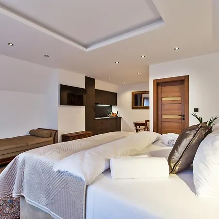 Brezno Central Apartments * Breznóbánya