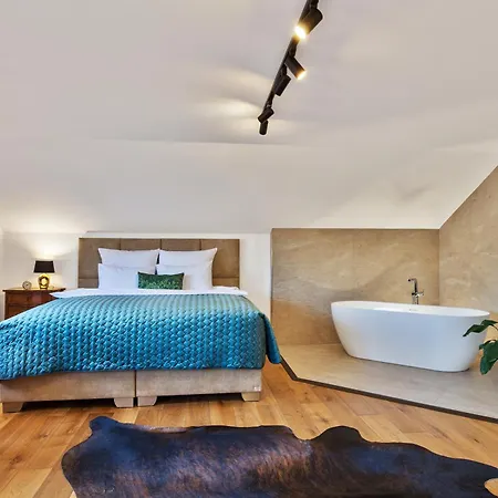 شقة Brezno Central Apartments *