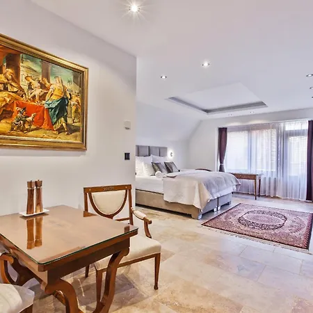 Brezno Central Apartments *