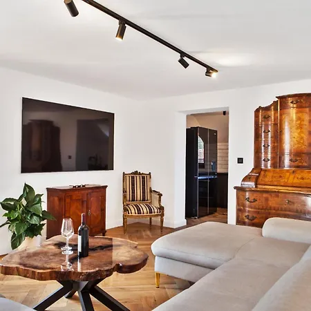 شقة Brezno Central Apartments *