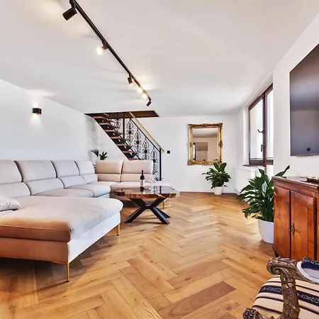 Brezno Central Apartments 布雷兹诺