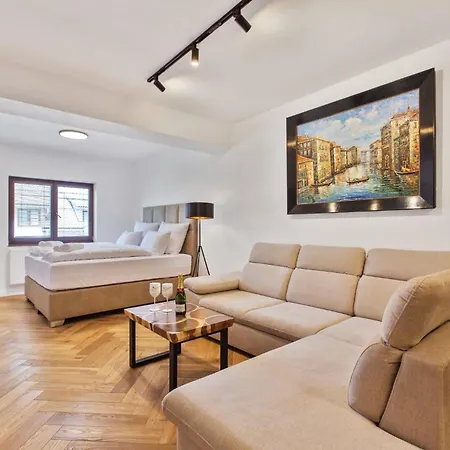 Brezno Central Apartments 公寓 布雷兹诺