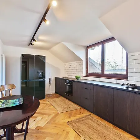 شقة Brezno Central Apartments