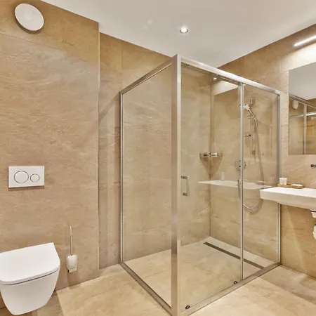Brezno Central Apartments شقة *